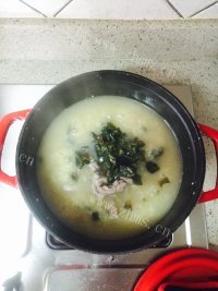 五味俱全的皮蛋瘦肉粥做法图解8)