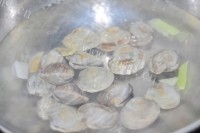 美味的麻辣海鲜锅做法图解2)