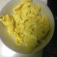 美味营养的洋葱炒鸡蛋的做法图解三