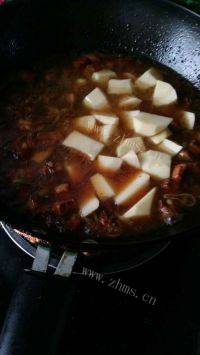家常菜红烧肉炖土豆做法图解6)