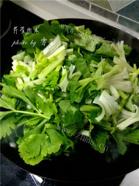 家常菜芹菜肉末做法图解7)