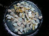 家常菜芋头炒肉做法图解7)