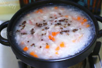美味的鸡肉培根蔬菜粥做法图解5)