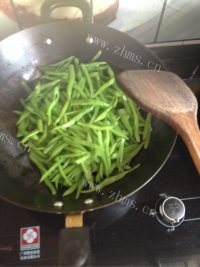 家常菜清炒芸豆丝做法图解5)