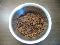诱人的酸辣蕨根粉做法图解4)