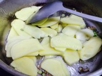 美味干豆腐炖土豆做法图解5)
