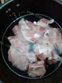 可口的电饭煲版土豆芸豆炖排做法图解1)
