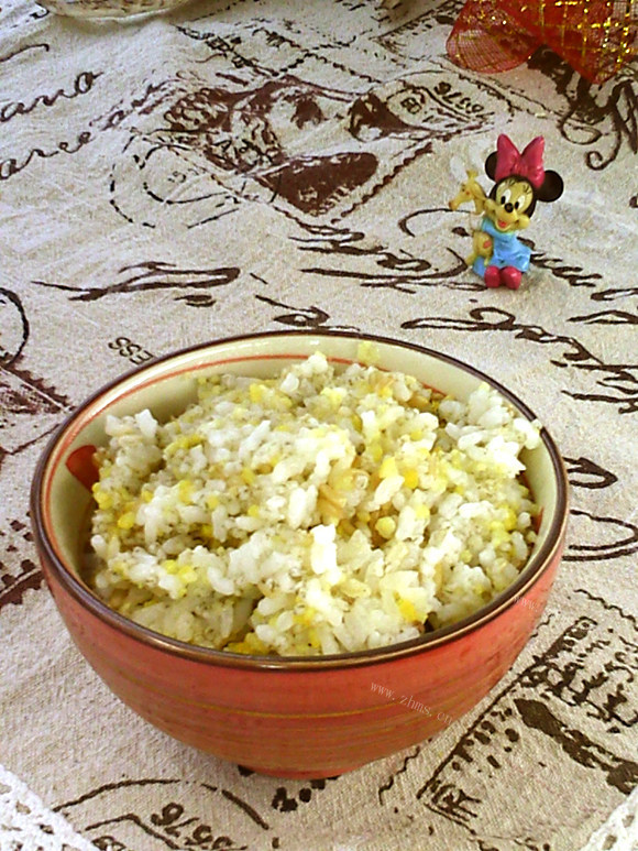 芳香四溢的杂粮饭