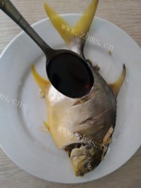 家常菜清蒸金鲳鱼做法图解7)