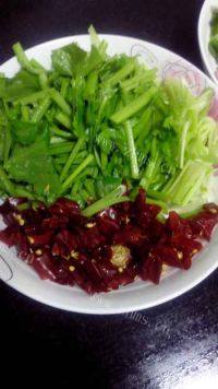 家常芹菜香干炒肉做法图解2)