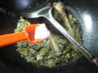 美味的酸菜煮小黄鱼的做法图解八