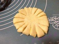 「DIY美食」椰蓉花形面包做法图解14)