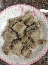 美味的红萝卜排骨汤做法图解1)