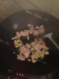 特色美食莴笋炒肉片做法图解5)