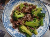 美味的牛肉炒西兰花做法图解11)