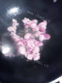 养颜的芹菜炒肉做法图解4)
