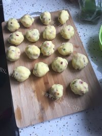 自制土豆泥饼做法图解6)