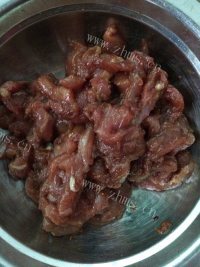 DIY蒜苔炒肉做法图解2)