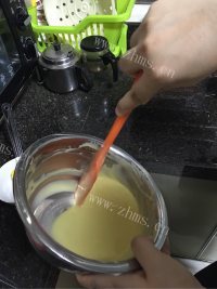 唇齿留香的戚风蛋糕做法图解5)