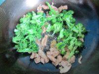 家常菜肉片西兰花做法图解7)
