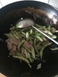 独特的豆角焖面做法图解8)