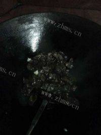 家常菜尖椒炒木耳做法图解3)