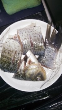 美味的豆腐鲫鱼汤做法图解2)