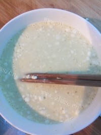 清脆爽口的鸡蛋饼做法图解3)