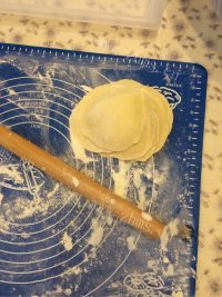 美味的韭菜盒子做法图解6)