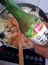 味道不错的酸辣包菜做法图解6)