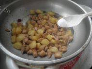家常菜土豆烧鸡肉做法图解12)