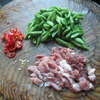 常吃不腻的四季豆炒肉做法图解2)