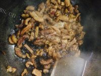 鲜美可口的韭菜炒肉丝做法图解9)