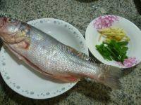 「DIY美食」清蒸鲈鱼做法图解1)