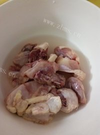 营养丰富的土豆炒鸡肉做法图解2)