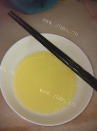 自制鸡蛋饼做法图解1)