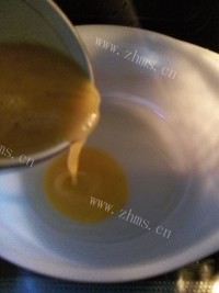 方便快捷的微波炒鸡蛋韭菜做法图解3)
