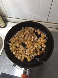 酱爆三丁做法图解6)