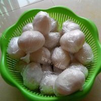 美味的家庭简单腌制咸鸭蛋做法图解4)