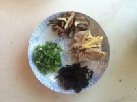 美味的砂锅排骨粥做法图解4)