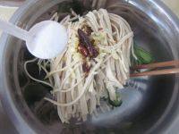 自己做的黄瓜拌豆皮做法图解5)