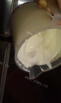 色味俱佳的电饭锅蛋糕做法图解3)