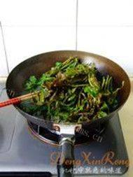 香椿拌豆腐做法图解1)