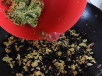 美味的三鲜包子做法图解8)