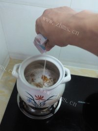 营养丰富的桃胶香蕉牛奶做法图解6)
