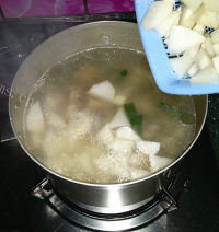 美味饿仔排萝卜汤做法图解7)