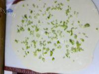 DIY早点葱香花卷做法图解9)