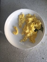 家常菜大蒜炒鸡蛋做法图解3)