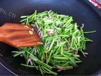 家常菜香菜炒肉丝做法图解5)