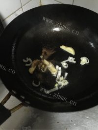 色泽不错的芦笋炒虾做法图解6)